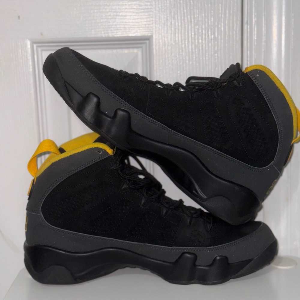 Nike air Jordan 9 Retro Men's Sneakers in Black and Yellow - Picture 2 of 10